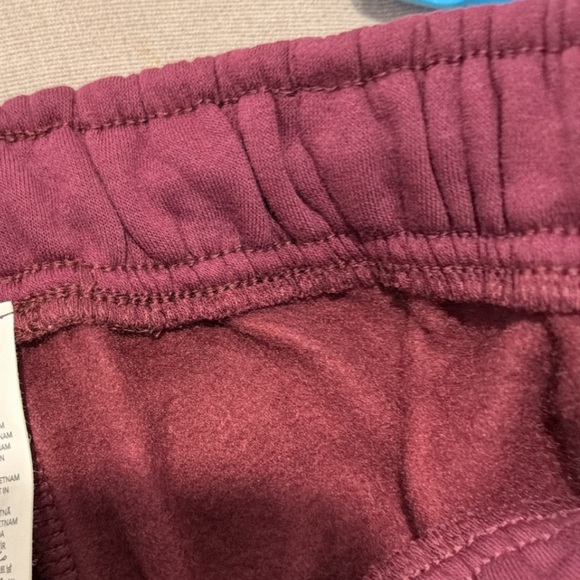 NWT Alo Yoga accolade crew neck and straight leg sweatpant set - Picture 3 of 5